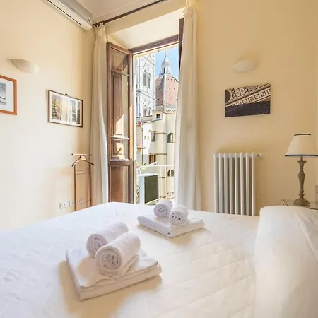 Charming 2bed Overlooking Duomo - Hosted By Sweetstay Appartement
