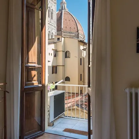Charming 2bed Overlooking Duomo - Hosted By Sweetstay Appartement