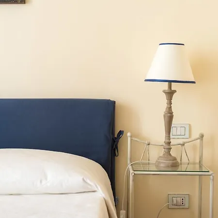 Charming 2bed Overlooking Duomo - Hosted By Sweetstay Appartement